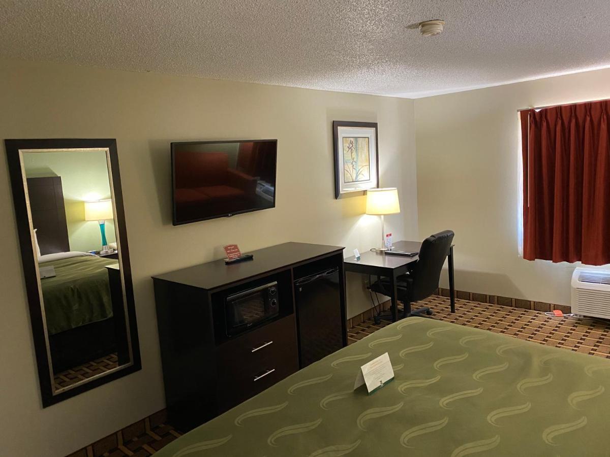 Quality Inn Morton At I-74 Bagian luar foto