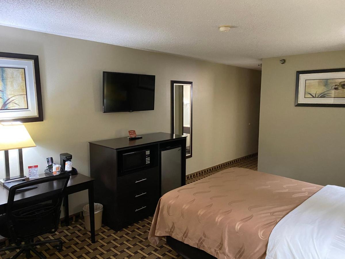 Quality Inn Morton At I-74 Bagian luar foto