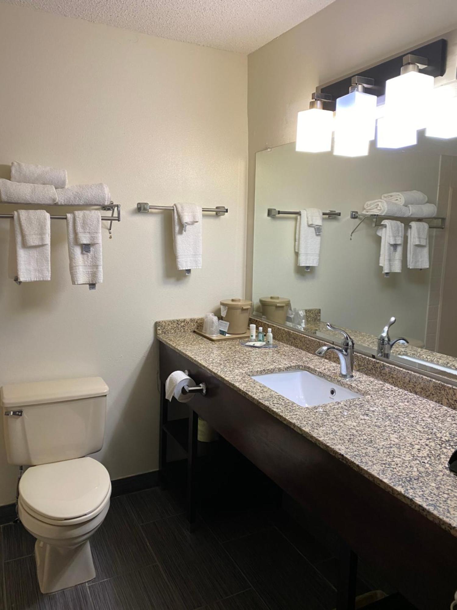 Quality Inn Morton At I-74 Bagian luar foto