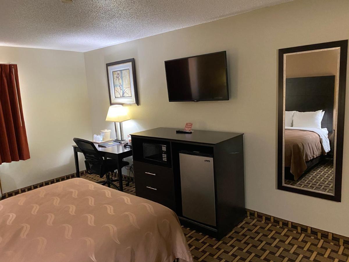 Quality Inn Morton At I-74 Bagian luar foto