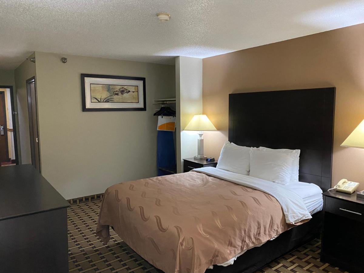 Quality Inn Morton At I-74 Bagian luar foto