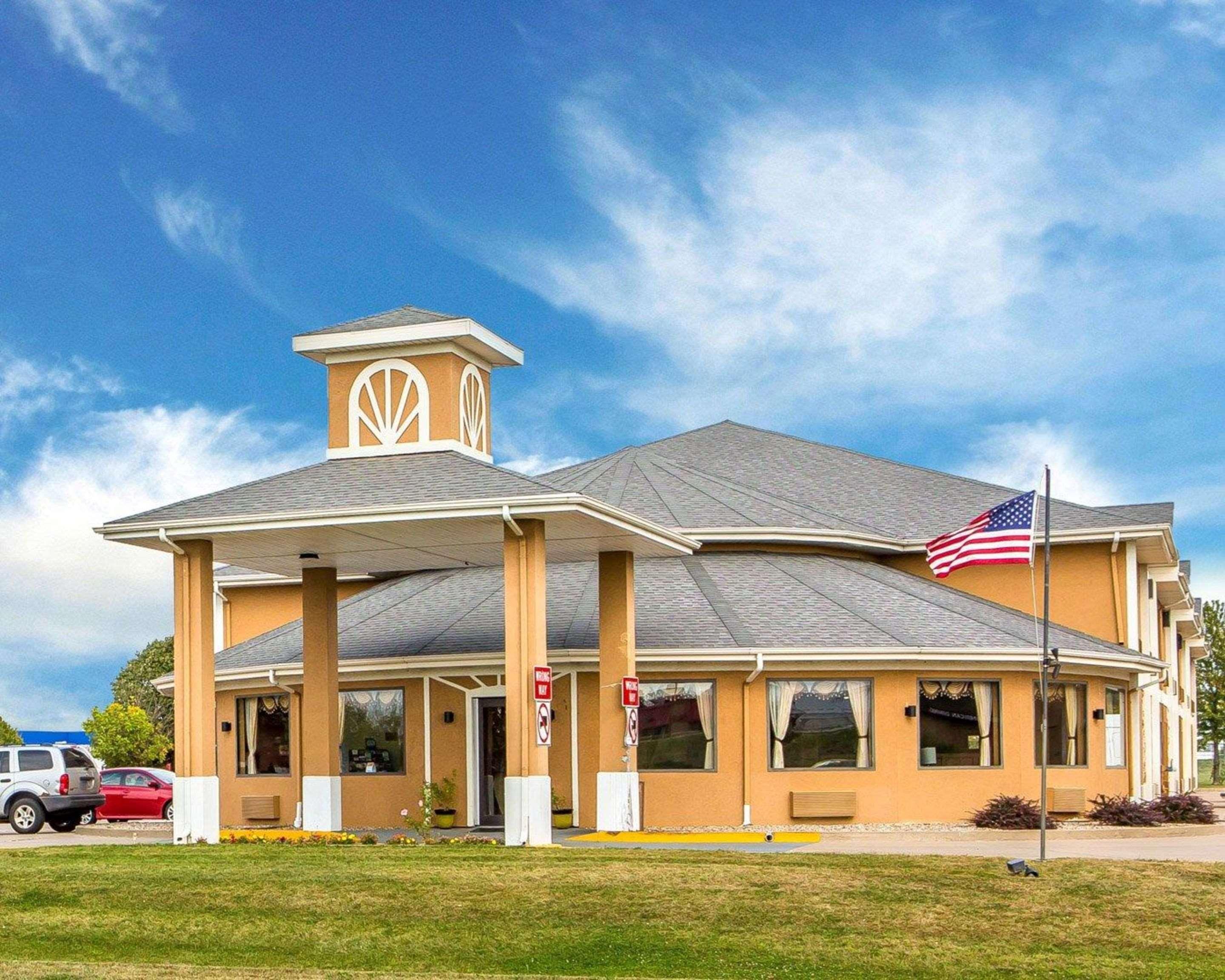 Quality Inn Morton At I-74 Bagian luar foto