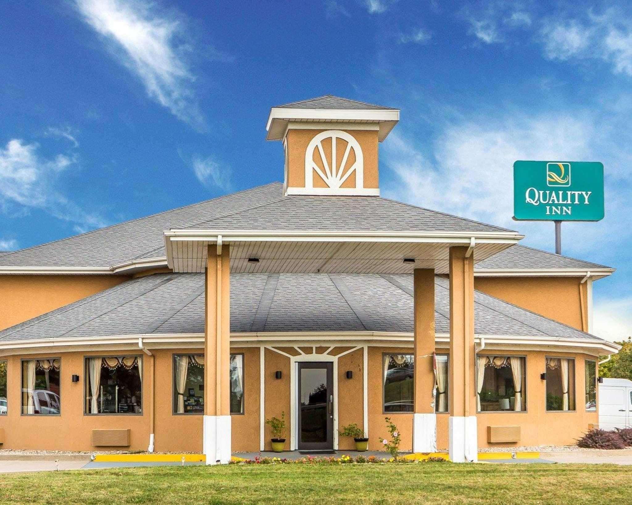 Quality Inn Morton At I-74 Bagian luar foto