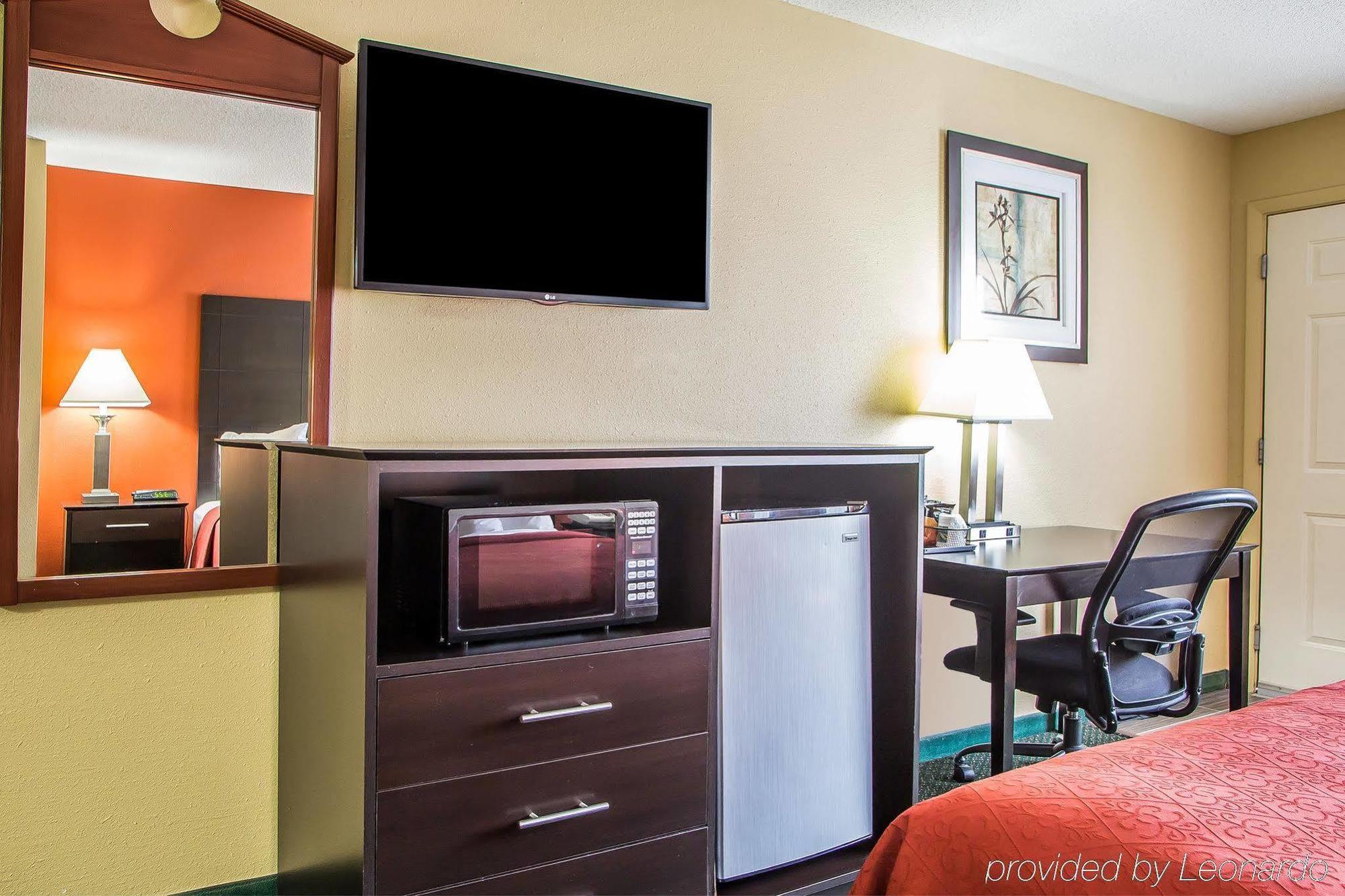 Quality Inn Morton At I-74 Bagian luar foto