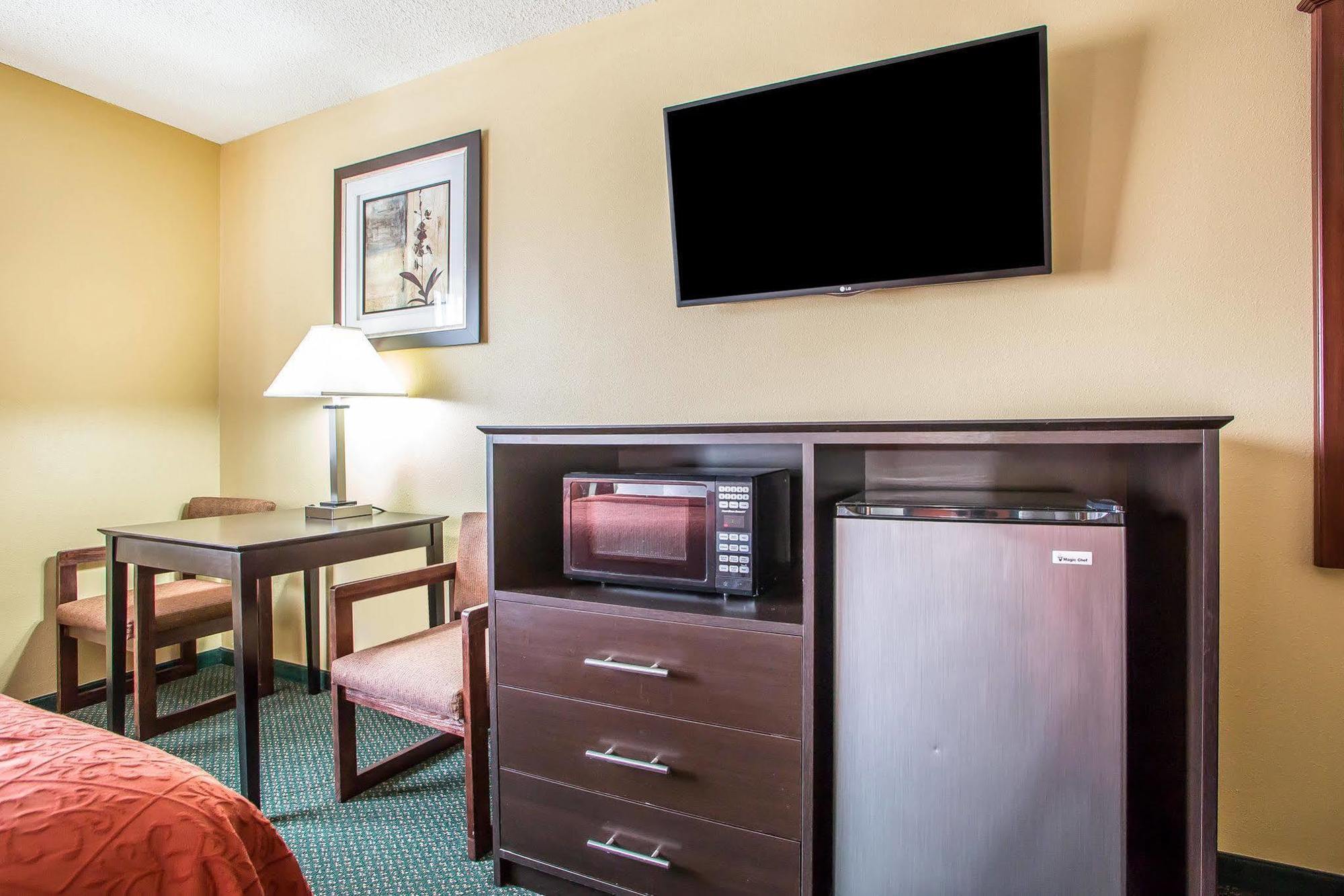 Quality Inn Morton At I-74 Bagian luar foto