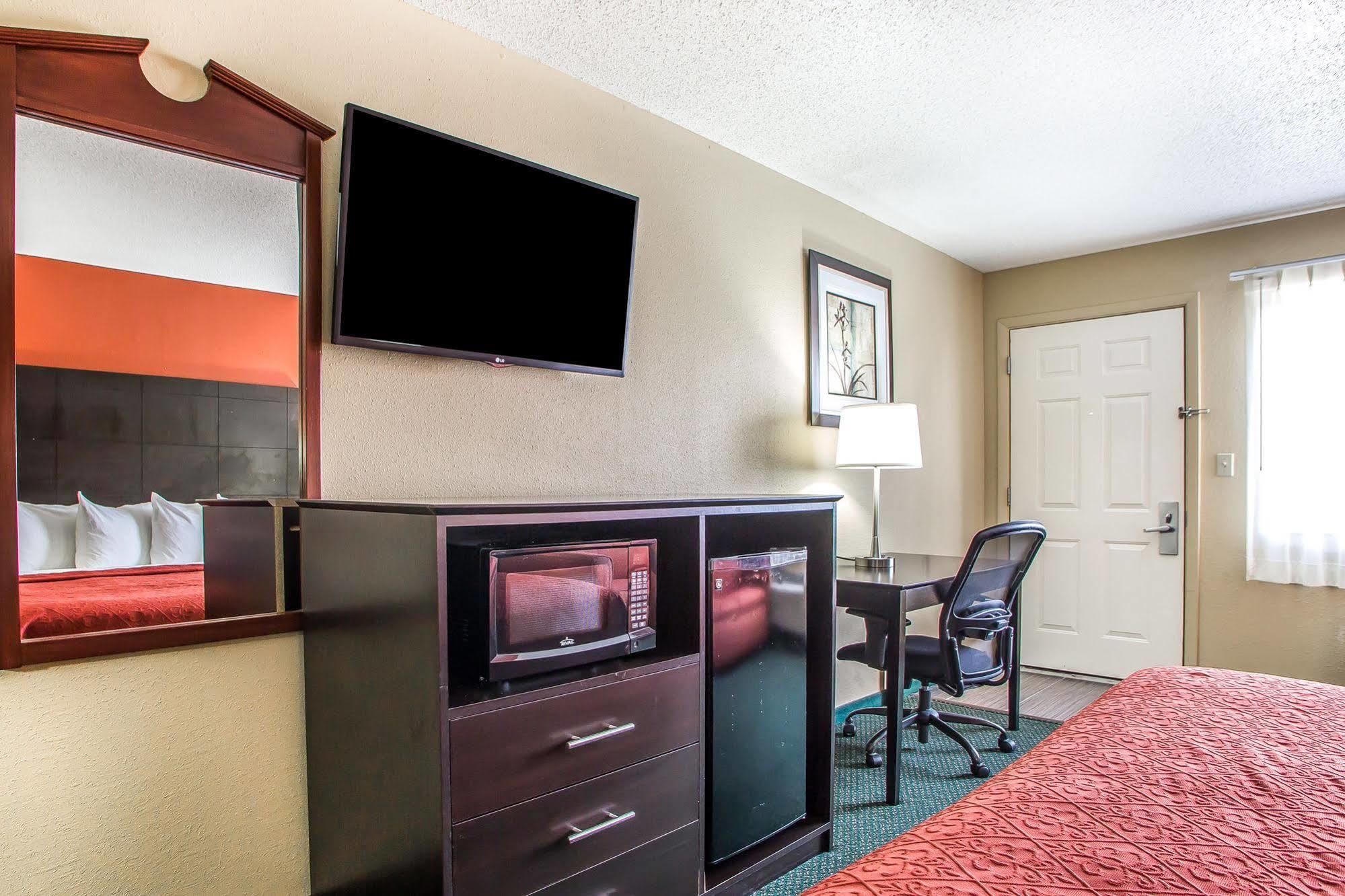 Quality Inn Morton At I-74 Bagian luar foto